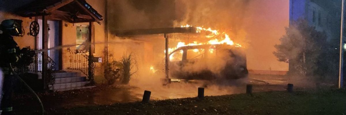 FW-BN: Schnelles Eingreifen der Feuerwehr verhinderte Gebäudebrand