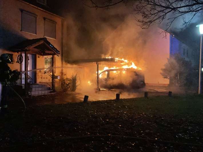 FW-BN: Schnelles Eingreifen der Feuerwehr verhinderte Gebäudebrand