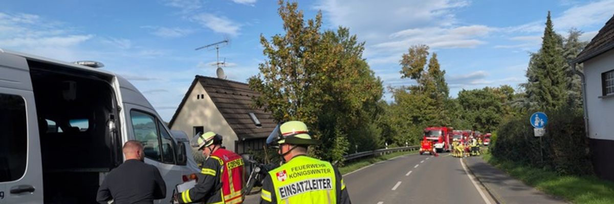 FW Königswinter: Gasleitung bei Baggerarbeiten in Königswinter-Heisterbacherrott beschädigt