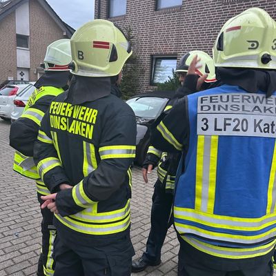 FW Dinslaken: Schnelle Feuerwehr sorgt für einen glimpflich verlaufenen Wohnungsbrand