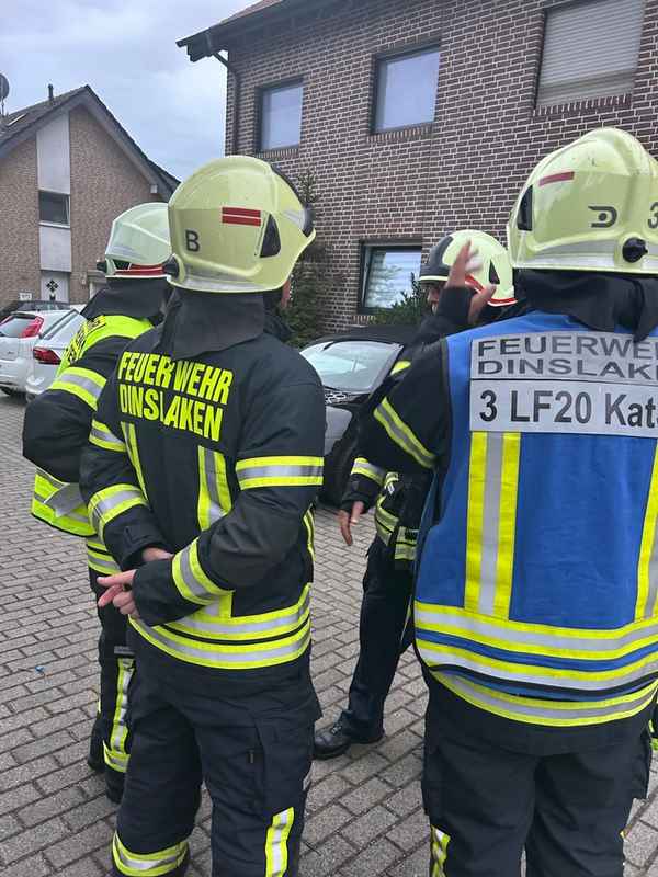 FW Dinslaken: Schnelle Feuerwehr sorgt für einen glimpflich verlaufenen Wohnungsbrand