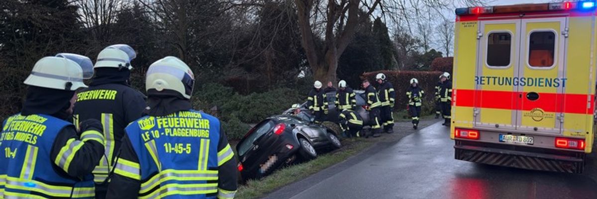 FW-AUR: Eingeschlossene Person nach Unfall gemeldet