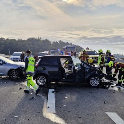 FW Reichenau: Verkehrsunfall nach Kollision von zwei PKW, B33 - Reichenau/Hegne