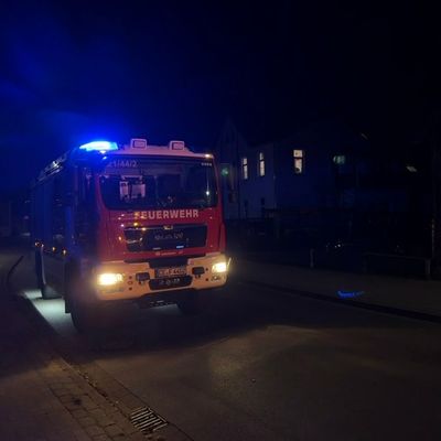 FW Flotwedel: Feuer greift auf Reithalle über - Anwohner reagiert vorbildlich