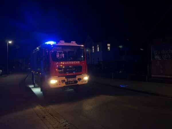 FW Flotwedel: Feuer greift auf Reithalle über - Anwohner reagiert vorbildlich