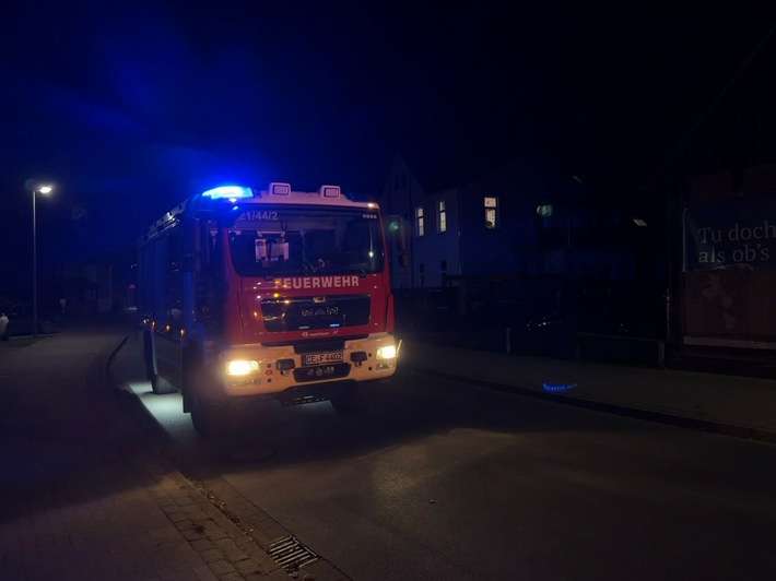 FW Flotwedel: Feuer greift auf Reithalle über - Anwohner reagiert vorbildlich