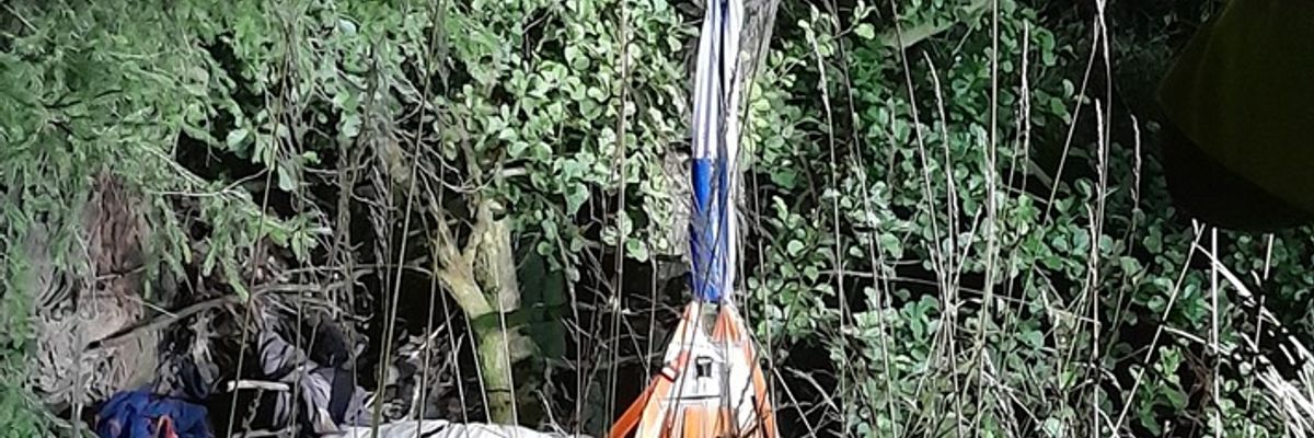 FW Lage: Pferd aus Bachlauf gerettet - aufwändiger Tierrettungseinsatz in Oetternbach