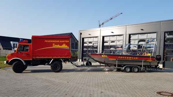 FW Xanten: Personensuche im Rhein