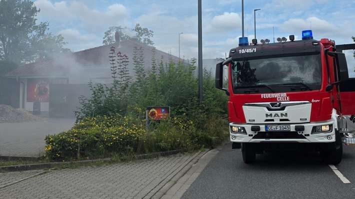 FW Celle: Küchenbrand in einem Imbiss in Altenhagen