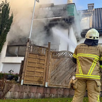 FW-OE: Eine schwer verletzte Person nach Wohnungsbrand