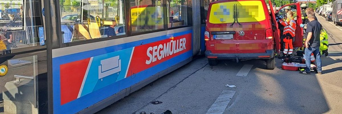 FW-M: Unfall im Kreuzungsbereich (Friedenheim)