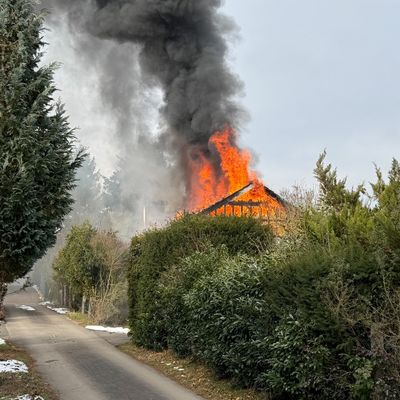 FW-DT: Dachstuhlbrand in der Hardenbergstraße