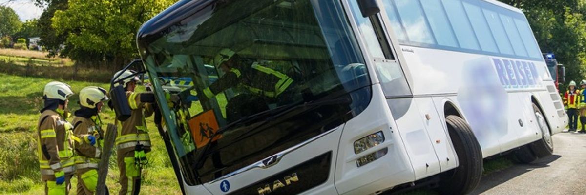 FW-MK: Rettung auf Mountainbike-Strecke / Schulbus droht umzukippen