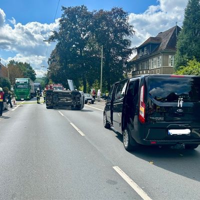 FW-OE: Verkehrsunfall mit eingeschlossener Person
