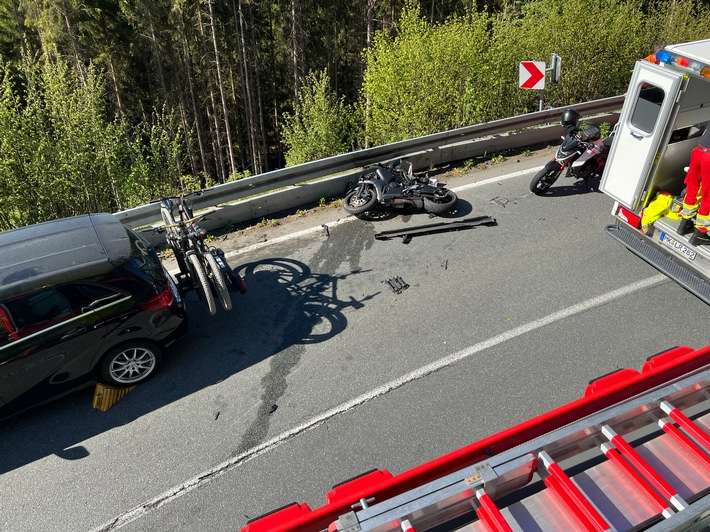 FW-PL: Schwerer Verkehrsunfall auf Allendorfer Straße