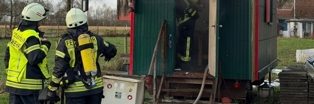 FW-ROW: Bauwagen brennt in Wilstedt