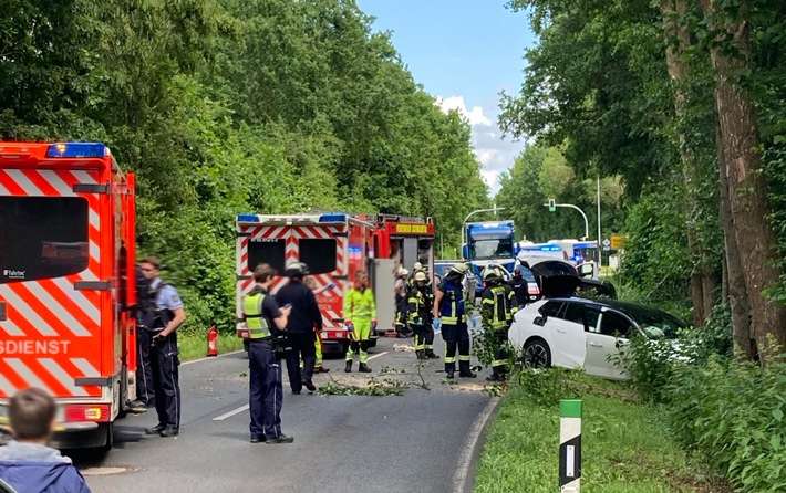 FFW Schwalmtal: Zwei Verletzte bei Verkehrsunfall auf der Nordtangente