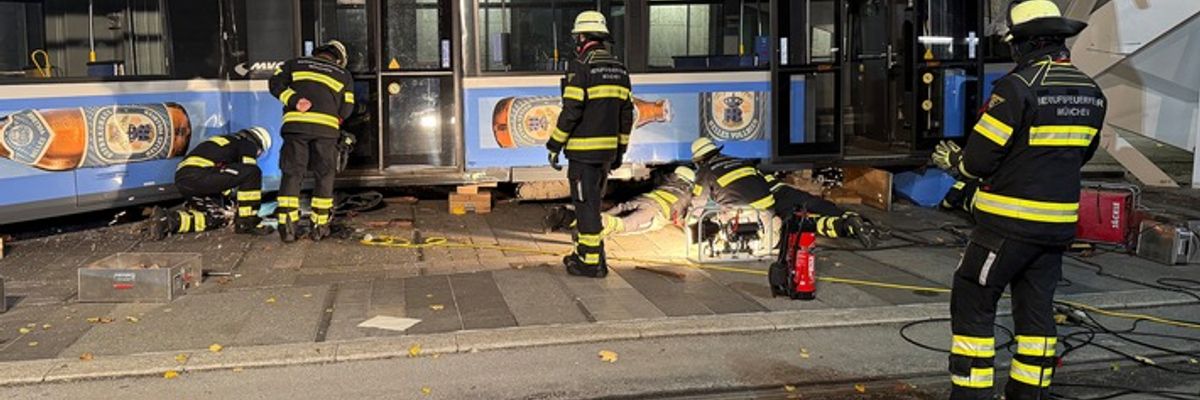 FW-M: Straßenbahn entgleist in Haltestelle (Schwabing)