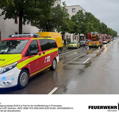 FW-M: Brennender Pkw in Tiefgarage (Berg am Laim)