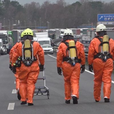 FW-ROW: Gefahrguteinsatz auf der A1 bei Sottrum - keine Verletzten