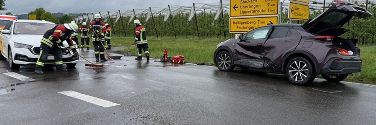 FW Überlingen: Verkehrsunfall auf Landstraße bei Lippertsreute (Überlingen)