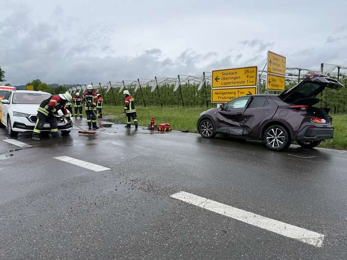 FW Überlingen: Verkehrsunfall auf Landstraße bei Lippertsreute (Überlingen)