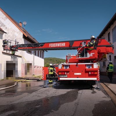 FW LK Neunkirchen: Brand auf Garagendach - Feuerwehr verhindert Schlimmeres