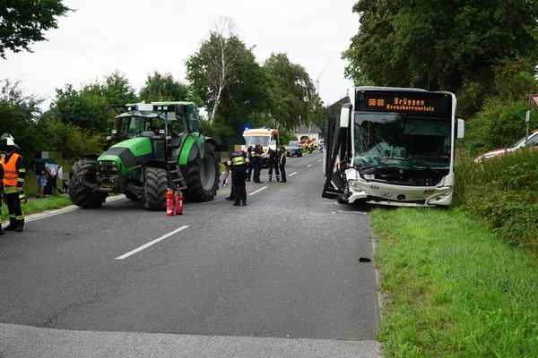 FFW Schwalmtal: Verkehrsunfall mit mehreren Verletzten - Rettungsmaßnahmen durch unbefugte Personen erheblich behindert