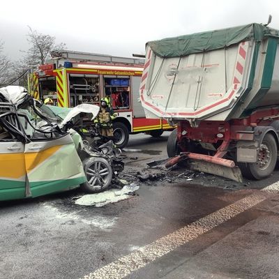 FW-GE: Verkehrsunfall auf der A2 - Eine verletzte Person