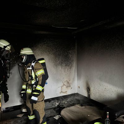 FW Voerde: Zimmerbrand in Mehrfamilienhaus