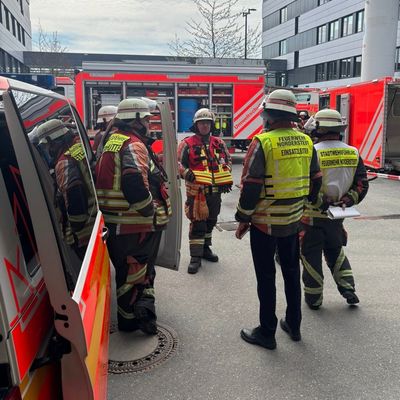 FW Norderstedt: Gefahrstoffreaktion in Labor - Feuerwehr mit Großaufgebot im Einsatz Norderstedt, 15.04.2026 - 12:56 Uhr