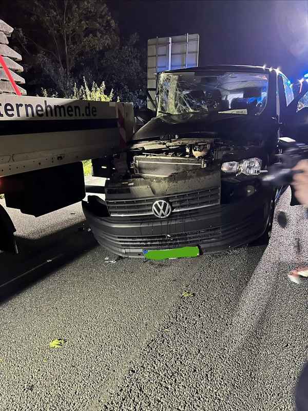 FW Paderborn: Verkehrsunfall auf der B64