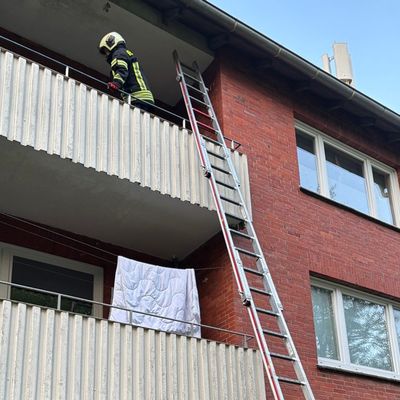 FW-AUR: Rauchmelder-Alarm an Mehrfamilienhaus
