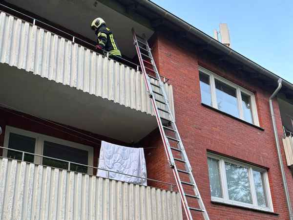 FW-AUR: Rauchmelder-Alarm an Mehrfamilienhaus