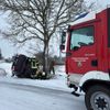 FW-AUR: Nach Unfall eingeschlossenen Fahrer befreit