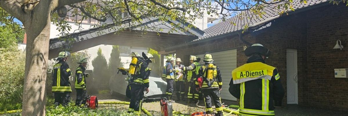 FW Königswinter: Kellerbrand in Königswinter - Rauschendorf