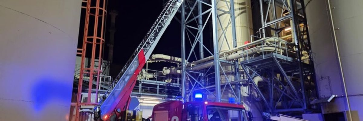 FW-AR: Jahresübung des Löschzuges Arnsberg bei der Sauerländer Spanplatte