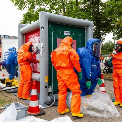 Feuerwehr MTK: "Red Tanker '25": 120 Einsatzkräfte proben Gefahrstofflage an der Heinrich-von-Kleist-Schule Eschborn