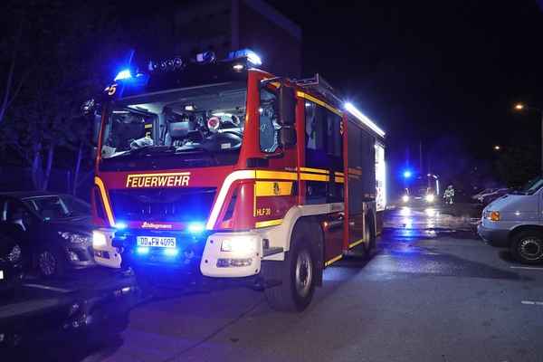 FW Dresden: Feuerwehr Dresden am 1. Mai stark gefordert - zahlreiche Brände in der Nacht