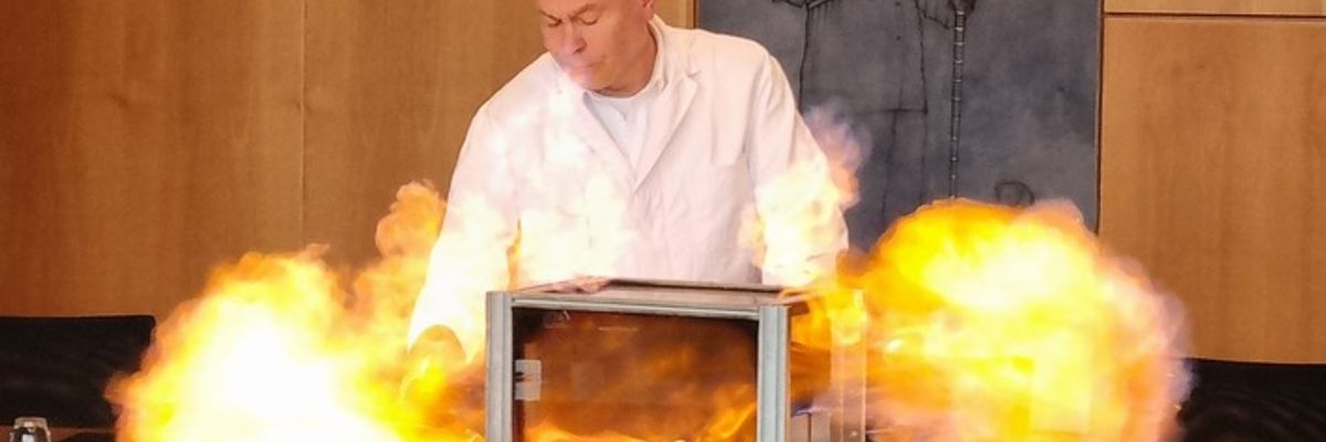 FW Wenden: Wenn Flammen strömen - Feuerwehr Wenden schult sich für den Ernstfall