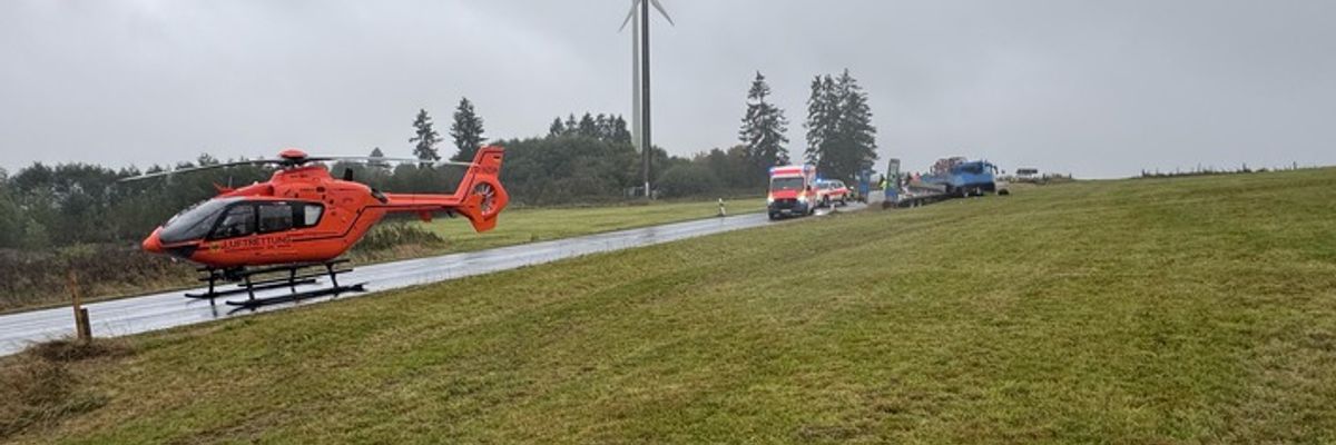 FW VG Westerburg: Verkehrsunfall zwischen PKW und LKW-Gespann - PKW-Fahrerin wird schwerverletzt