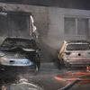 FW-SE: Feuer zweier PKW sowie einem Transporter an einem Autohaus in Kaltenkirchen