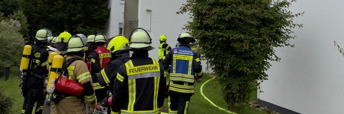 FW Königswinter: Gemeldeter Zimmerbrand in Wohneinrichtung stellt sich als angebranntes Essen heraus