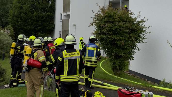 FW Königswinter: Gemeldeter Zimmerbrand in Wohneinrichtung stellt sich als angebranntes Essen heraus