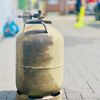 FW-MK: Brennende Propangasflasche in Sümmern