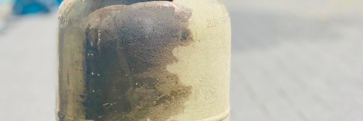 FW-MK: Brennende Propangasflasche in Sümmern