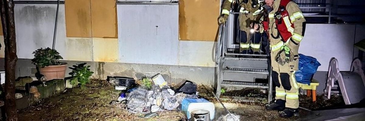 FW Ratingen: Küchenbrand in Mehrfamilienhaus