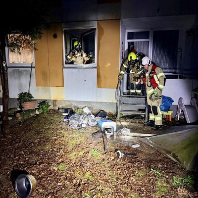 FW Ratingen: Küchenbrand in Mehrfamilienhaus