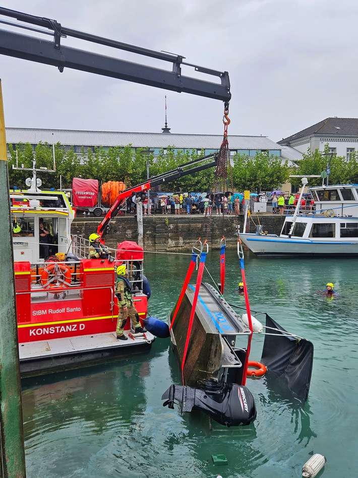 FW Konstanz: Bootshavarie im Konstanzer Trichter