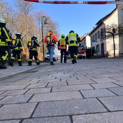 FW Horn-Bad Meinberg: CO2-Austritt verletzt fünf Personen - zwei bewusstlose Personen durch Feuerwehr gerettet - komplexer Einsatz dauert 15 Stunden